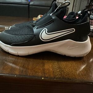 Nike flex runner 3 Black and White Sneakers with Modern Design